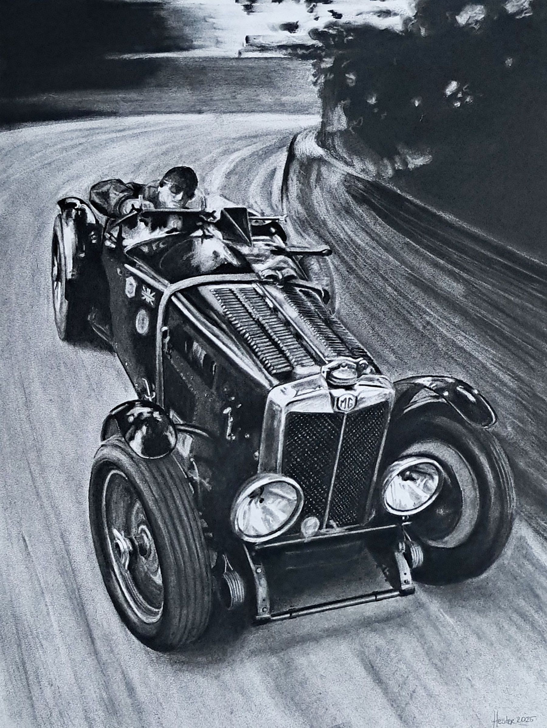 Houtskooltekening van een MG Magnette op het circuit