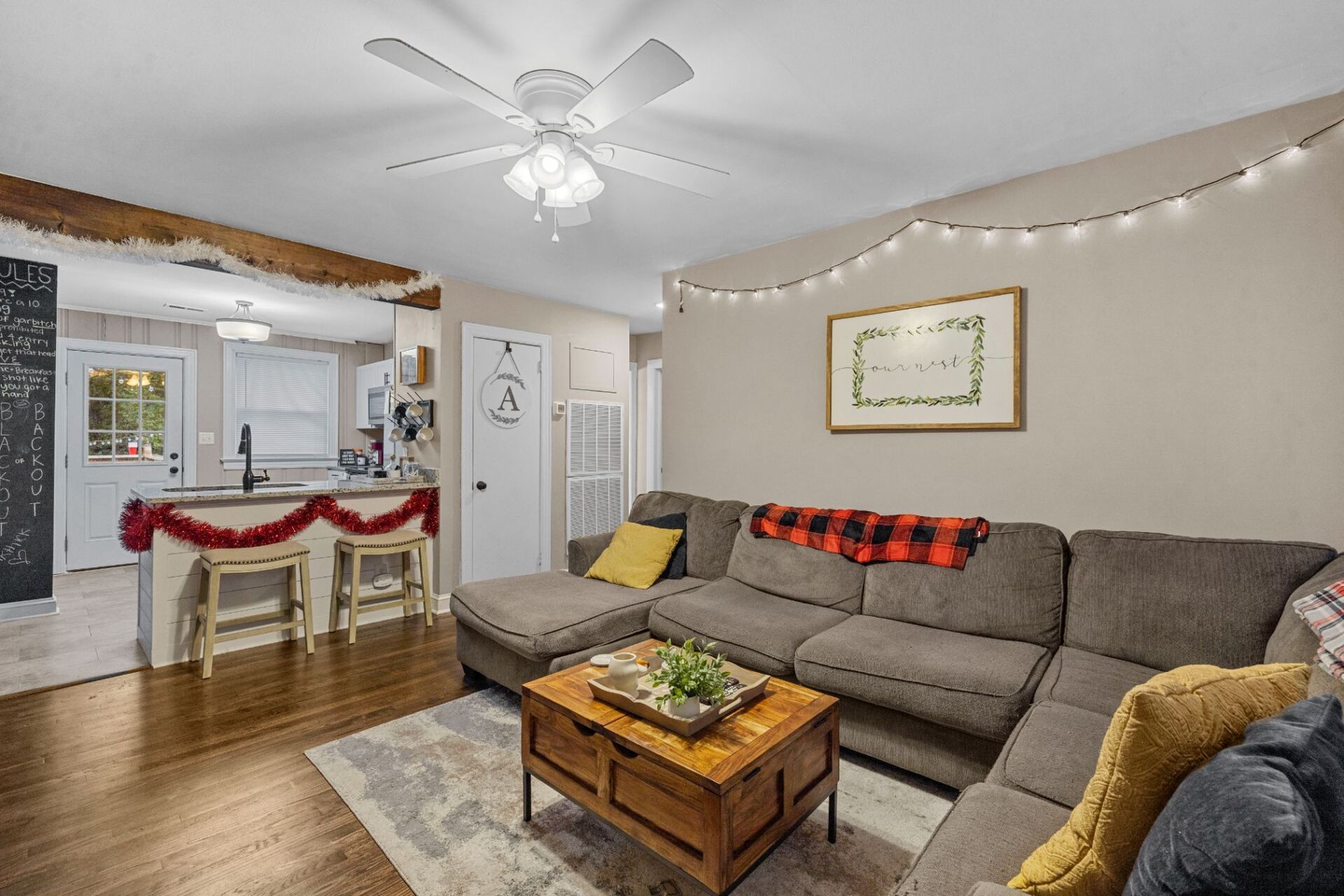 105 S Elm B - 2 Bed 1 Bath - 826 Sqft