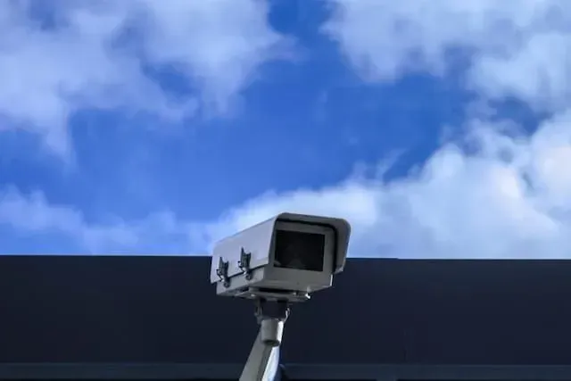 Caméra de surveillance extérieure pour mini entrepôt sécurisé à Québec
