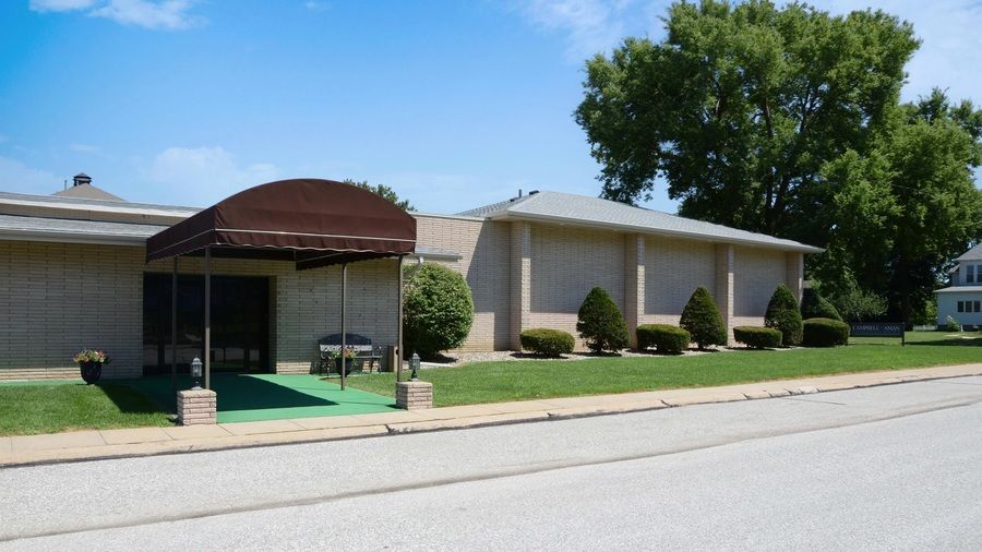 Covered main entrance and awning at Campbell-Aman Funeral Home.