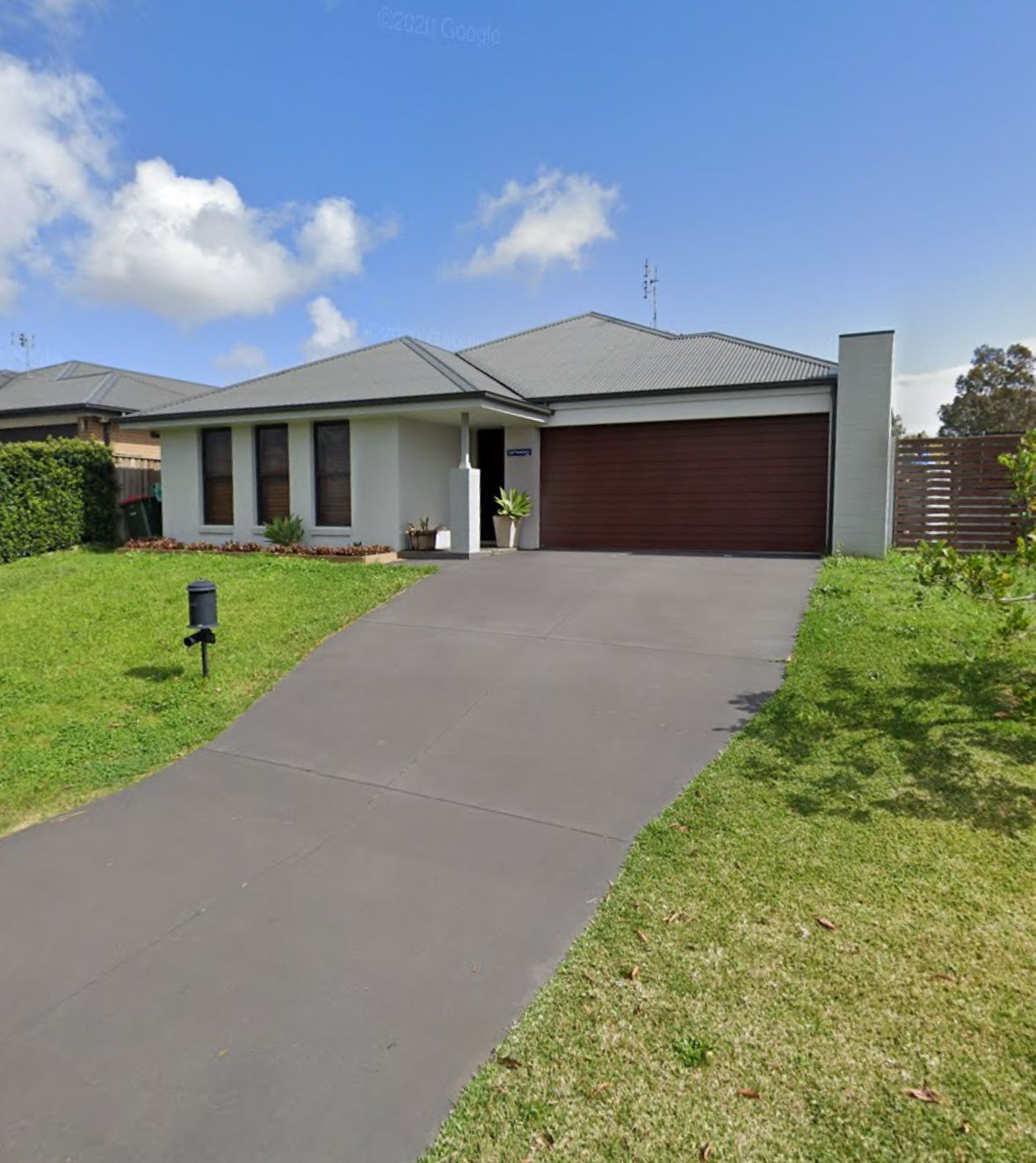 A house with a driveway leading up to it