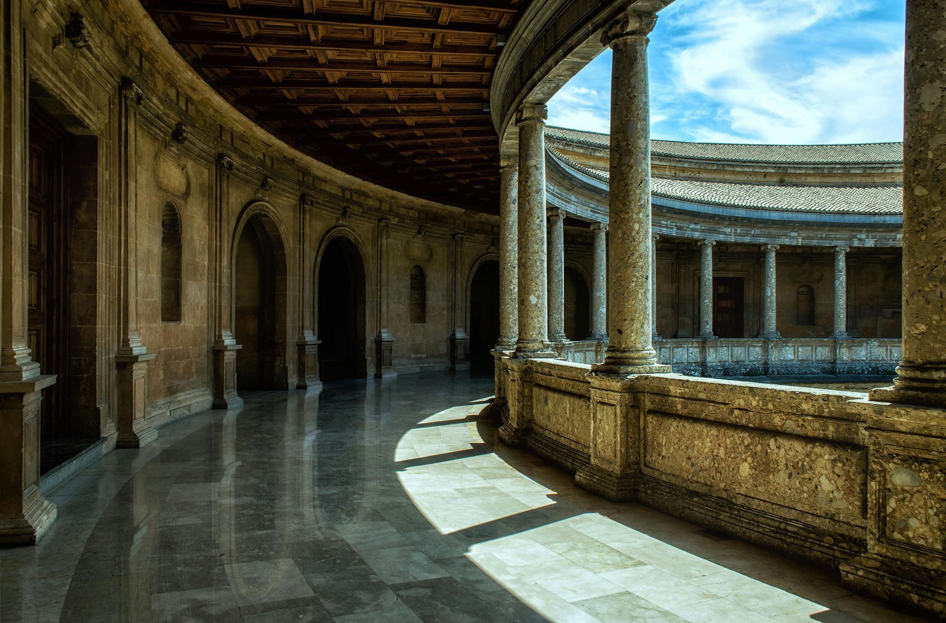 Colonne e cortile di un palazzo a Padova