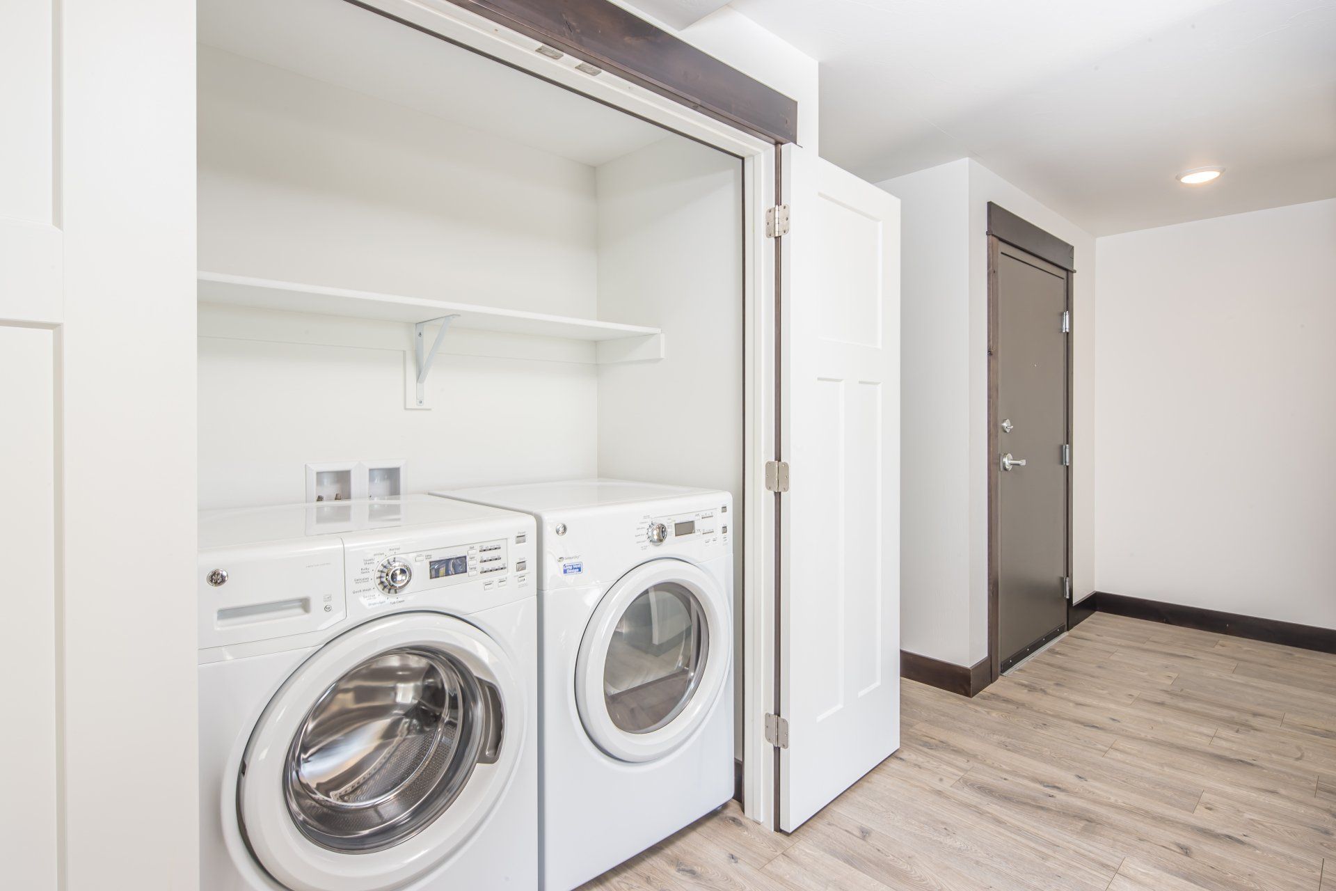 rosa apartments laundry room
