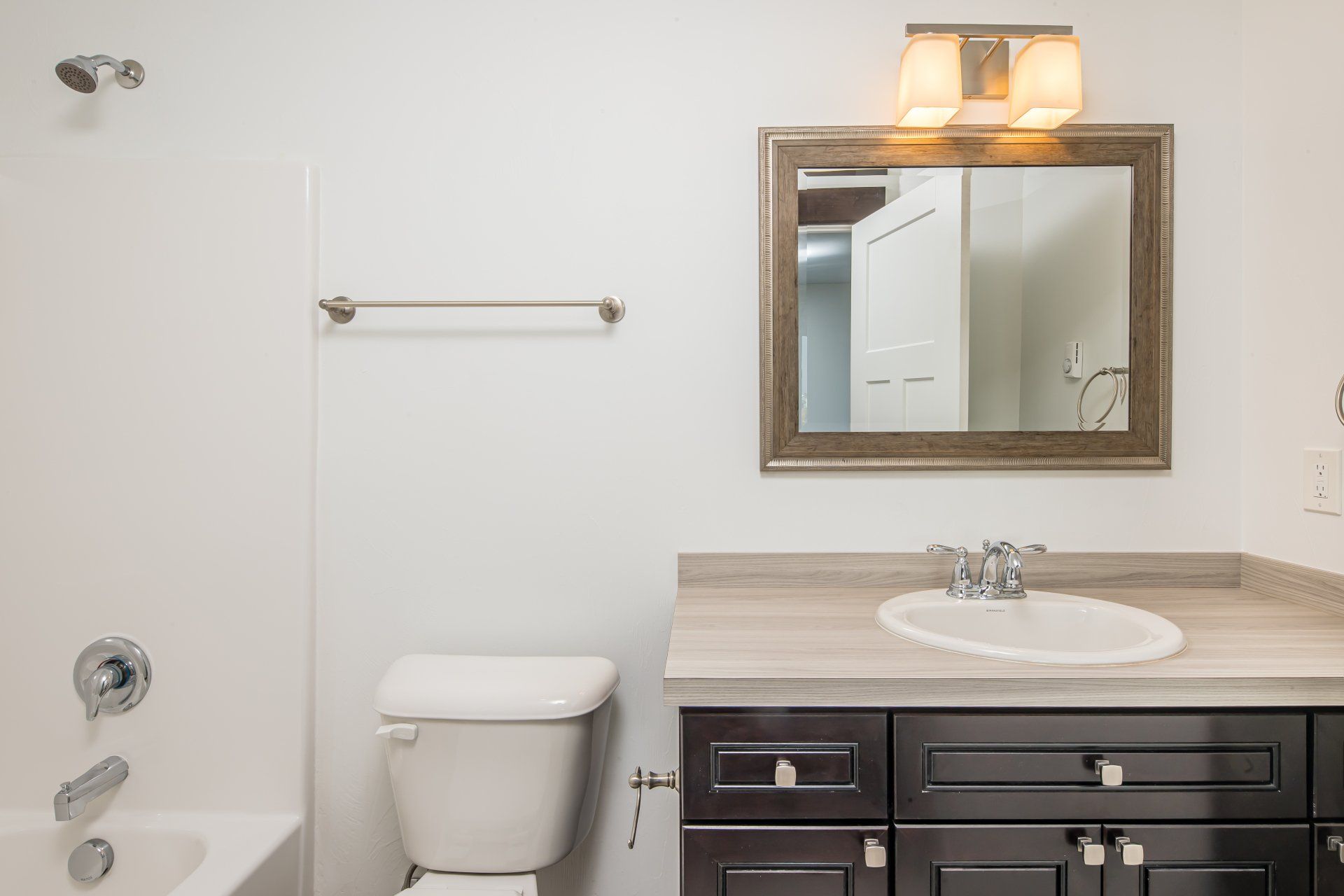 rosa apartments bathroom