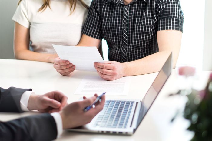 couple talking to a consultant