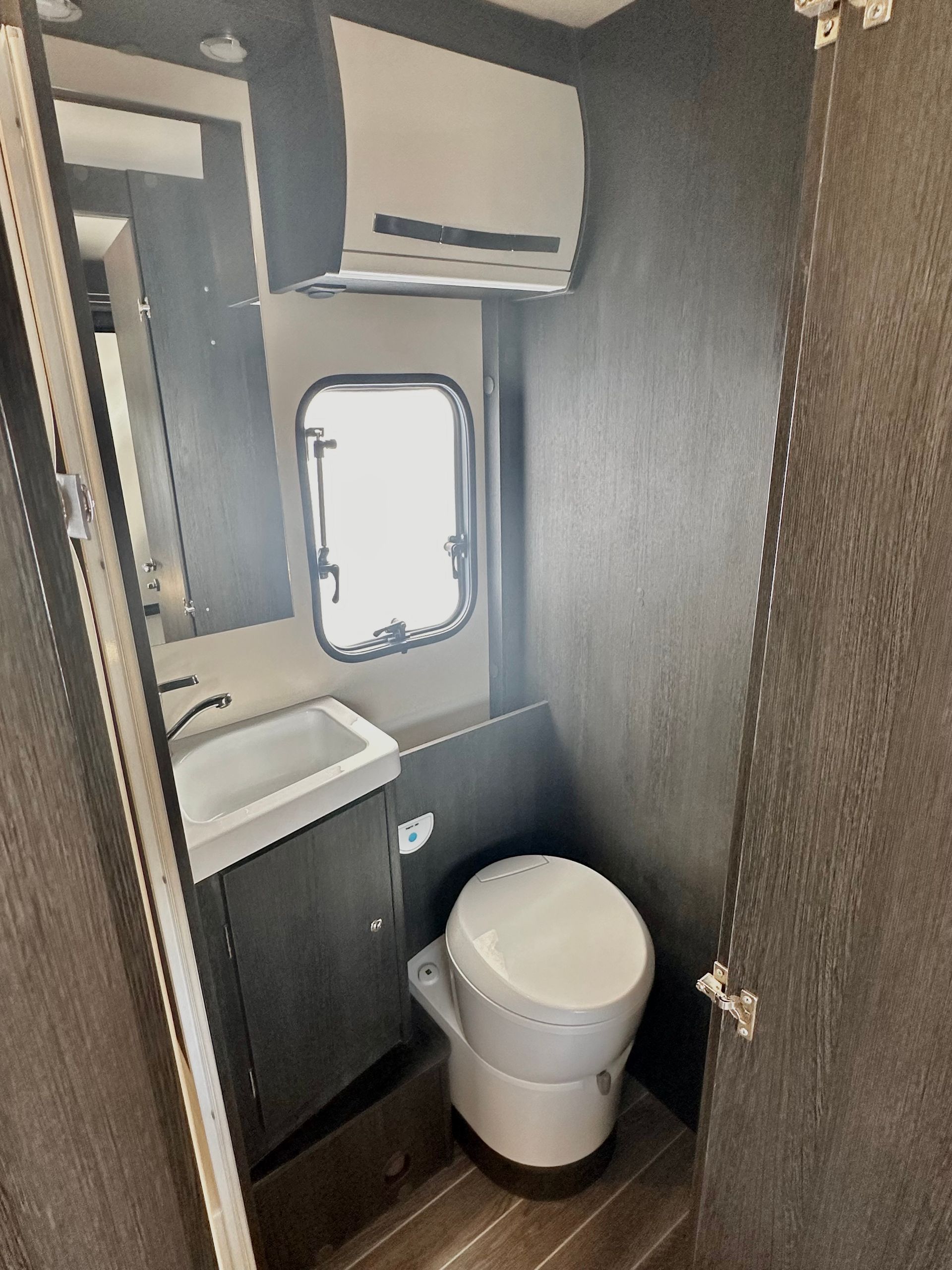 ford transit Roller Team 675 6 berth motorhome for sale used second hand bunk beds garage large storage washroom with toilet shower