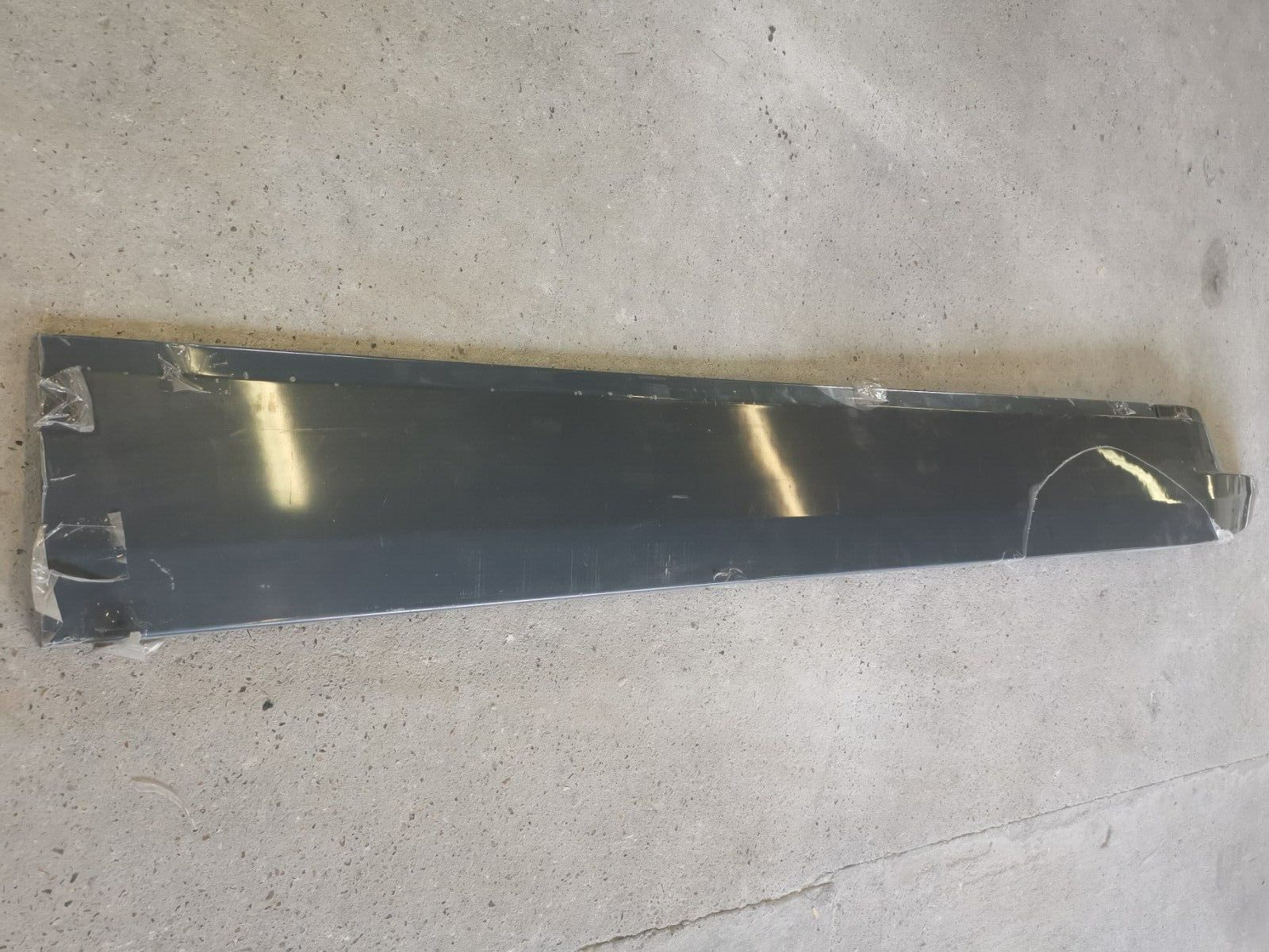 Front Side Skirt - Right Side - Offside
Brand New - Still in factory film
2019 - Roller Team - Auto Roller 747
Parts Number: 1IRXF10003110X5
Previous Part Number: 1IRXF10003111X5 and TRRDF10003110X5