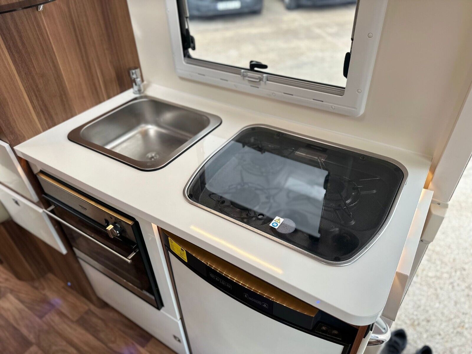 buy second-hand motorhome for sale roller team auto roller 747 6 berth motor home automatic for 2 ,3 ,4 , 5, 6 people, kitchen