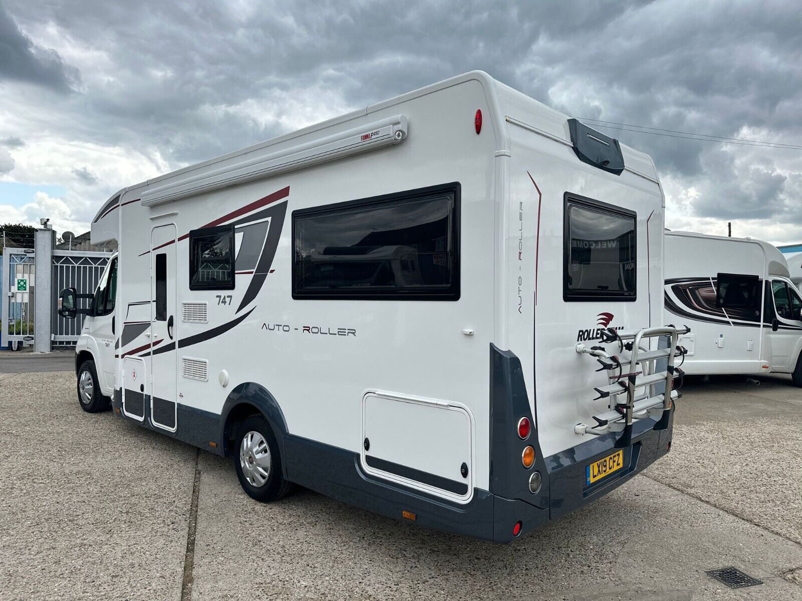 buy second-hand motorhome for sale fiat ducato, roller team auto roller 747 6 berth motor home automatic for 2 ,3 ,4 , 5, 6 people