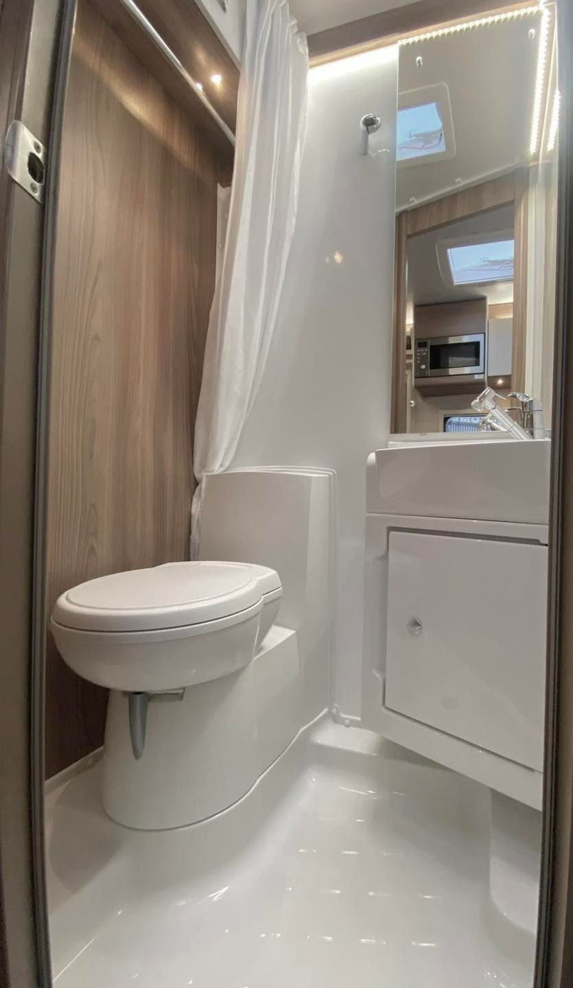 motorhome hire with toilet, shower and hand basis onboard rental