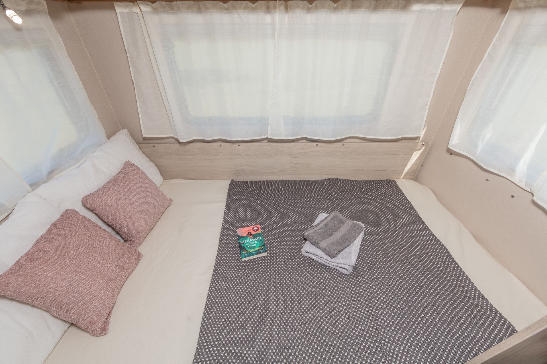 Hire a Auto-trail Expedition C72 motorhome rental for 2, 3, 4, 5 people touring holidays travel uk and europe, festival, F1, Glastonbury, Latitude, family, half term, summer, winter, luxury, camping, rear double bed