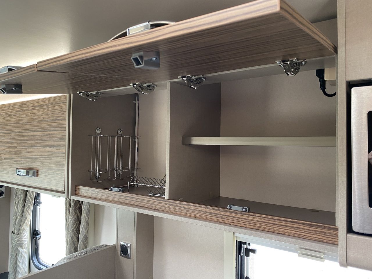 motorhome hire - Swift Edge 464 - 4 Berth motorhome rental uk