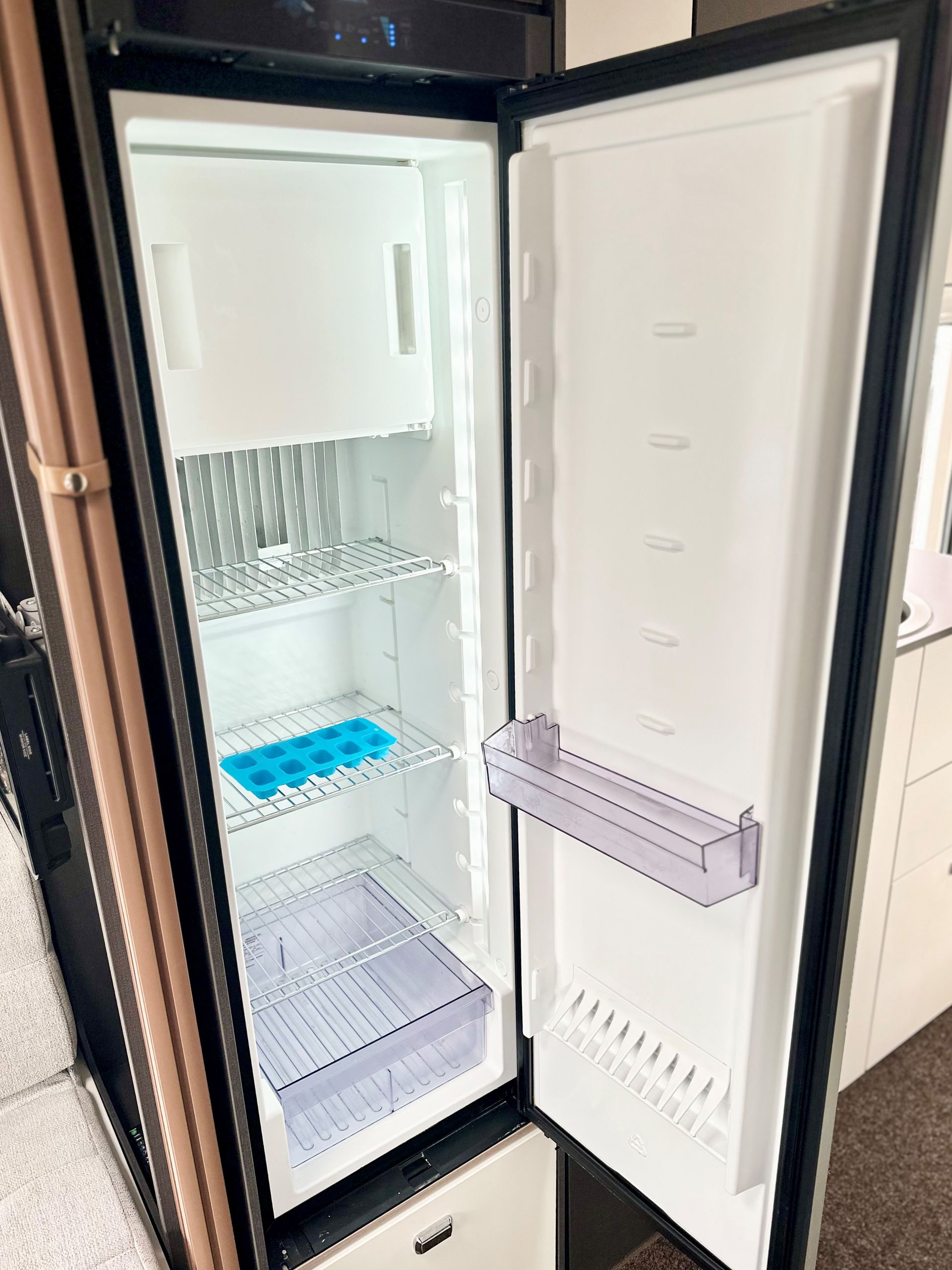 motorhome rental with fridge and freezer compartment