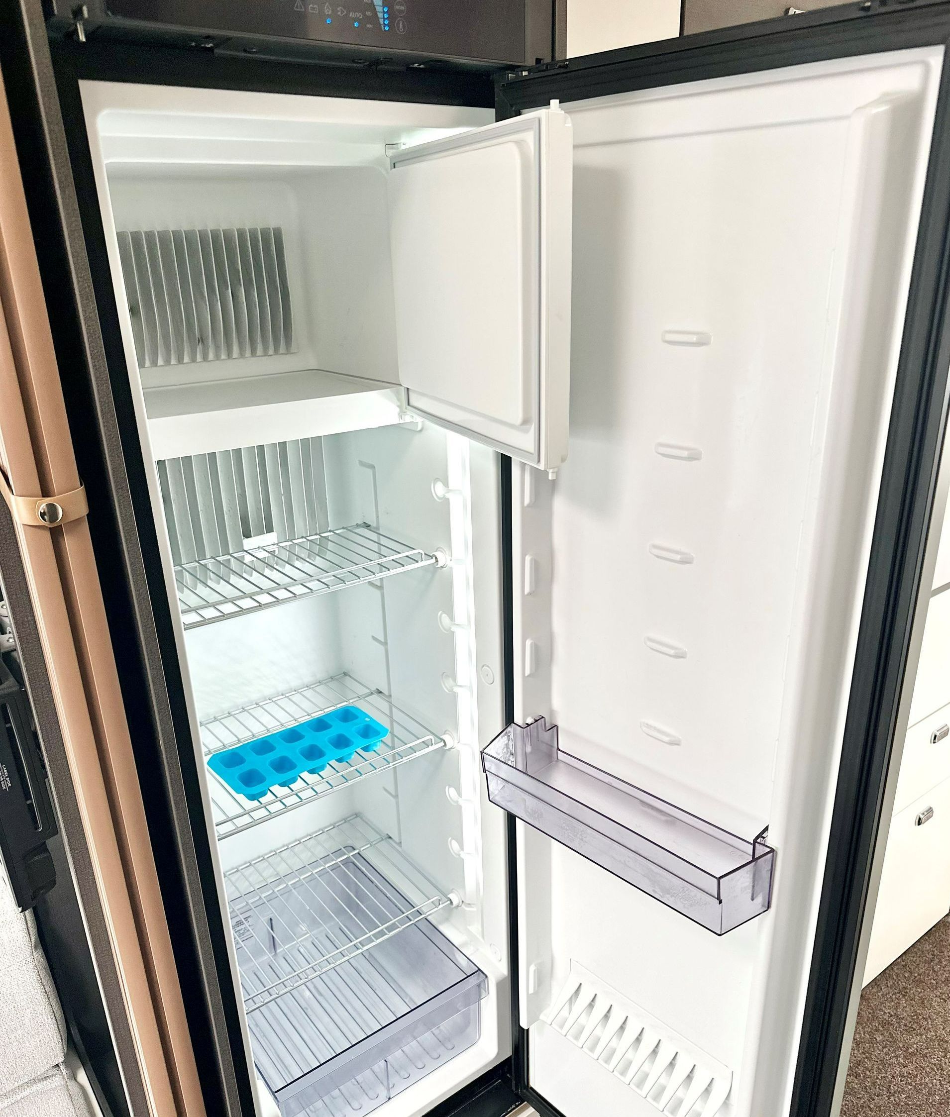 swift voyager 485 motorhome fridge