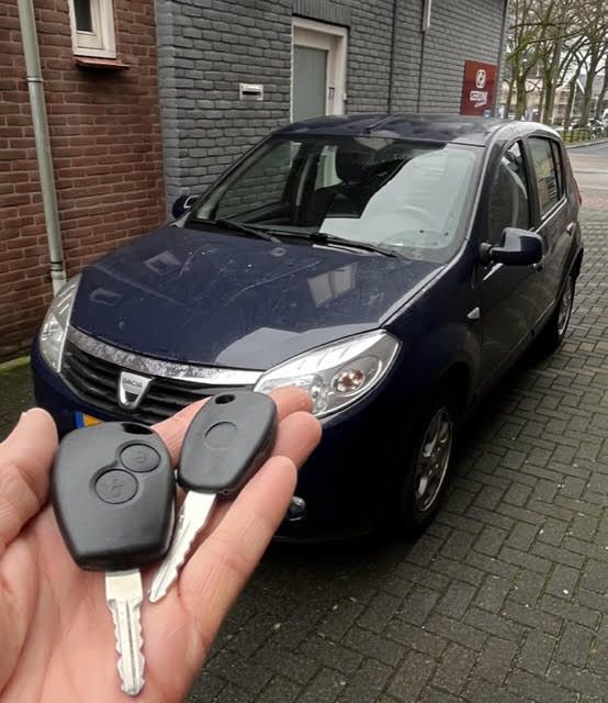 dacia auto met nieuwe sleutels