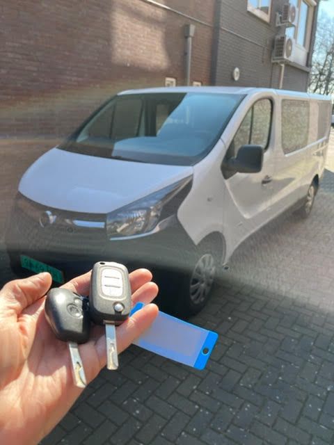 Opel vivaro met autosleutel