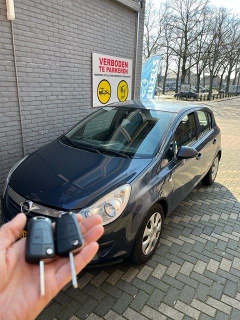 Opel met autosleutel