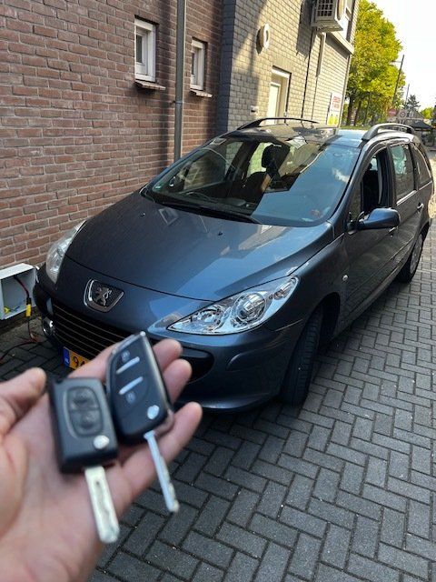 Sleutel met afstandsbediening voor Peugeot 308SW bij Geerdink