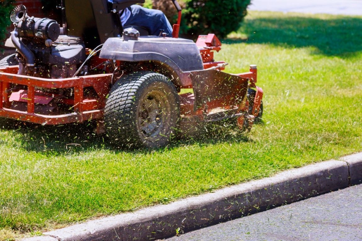 Zero turn riding mower