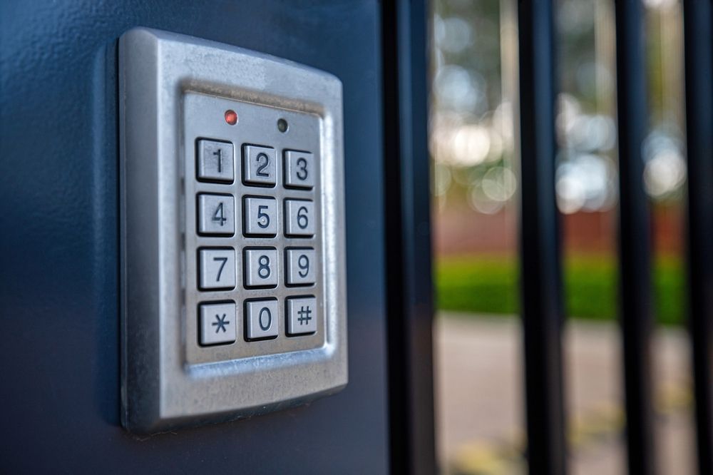 Black keypad access control device with numbered buttons and indicator lights