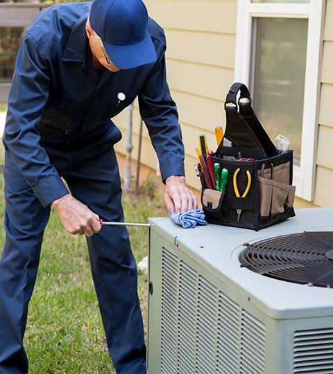 Technician Repairing HVAC Unit | Stephenville, TX | Alderfer's Air Conditioning & Refrigeration Service Inc Technician Repairing HVAC Unit | Stephenville, TX | Alderfer's Air Conditioning & Refrigeration Service Inc