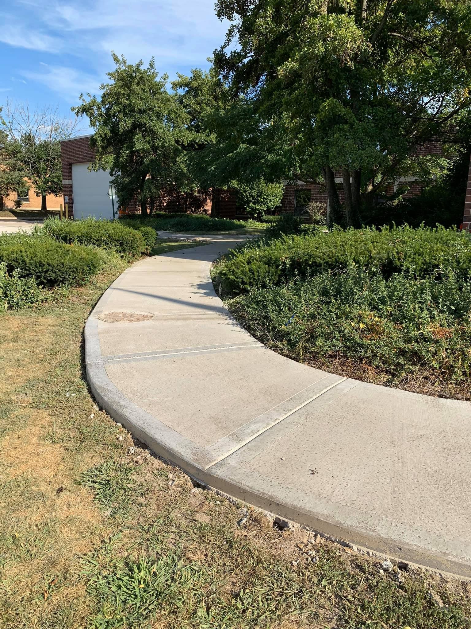 commercial concrete curved sidewalk— Concrete Addison IL — RJ Concrete