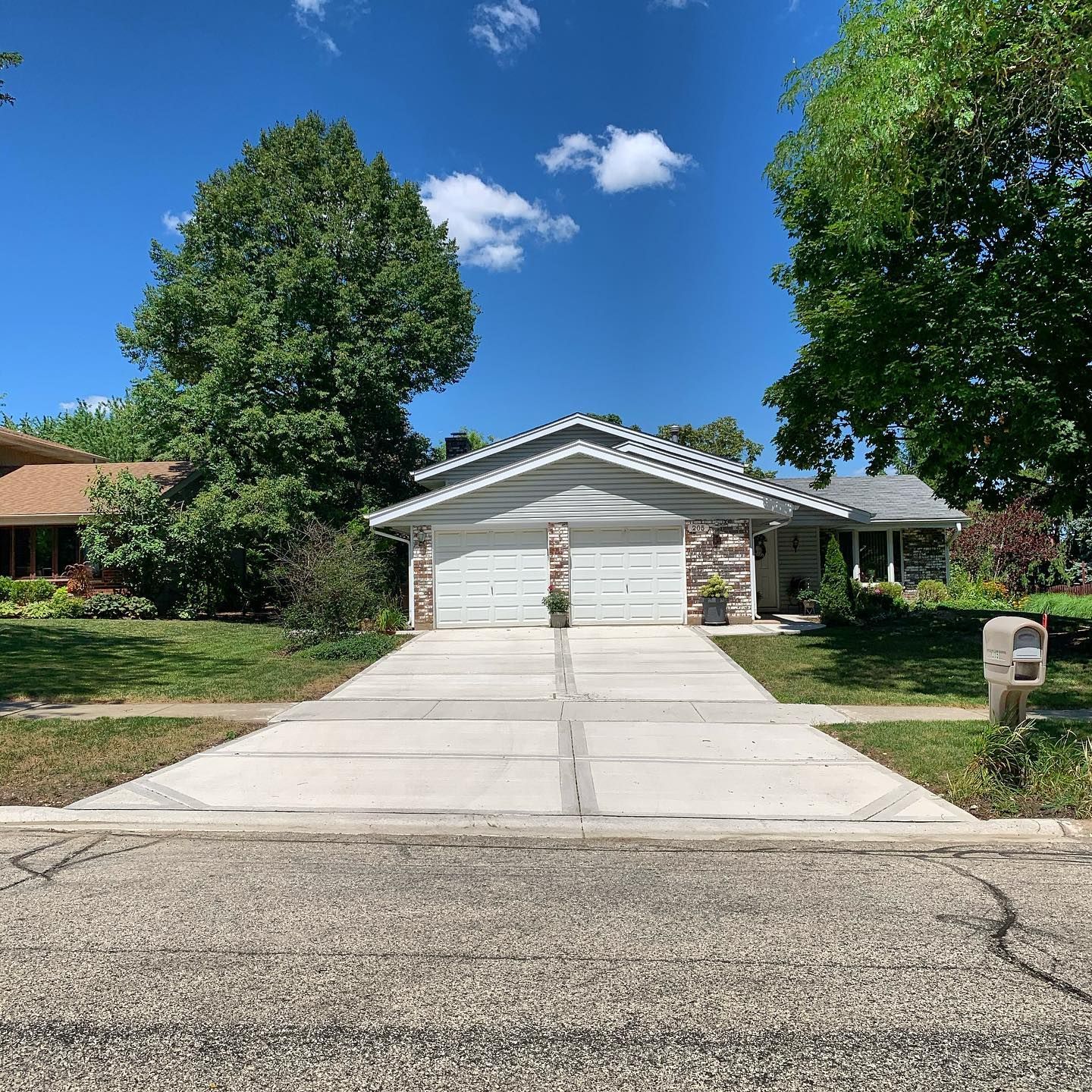 concrete driveway installation— Concrete Addison IL — RJ Concrete