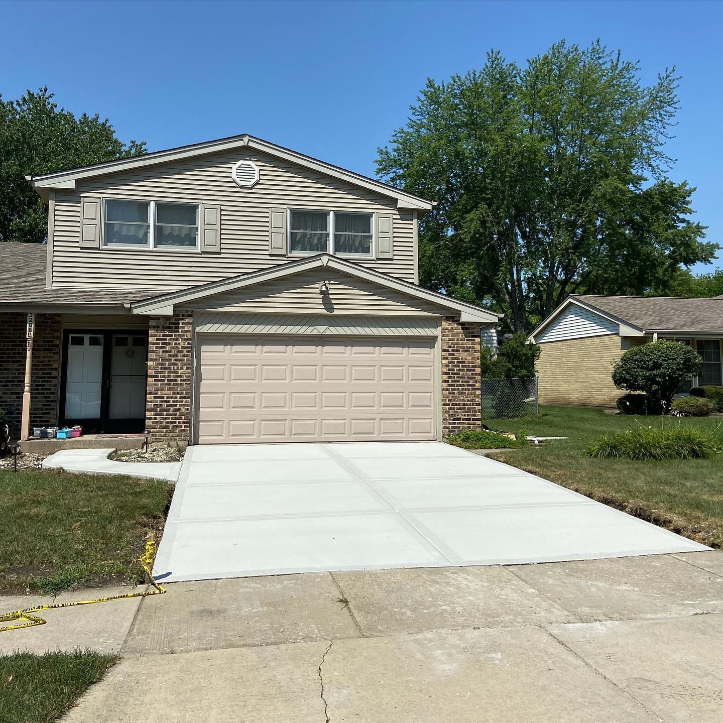 concrete driveway— Concrete Addison IL — RJ Concrete