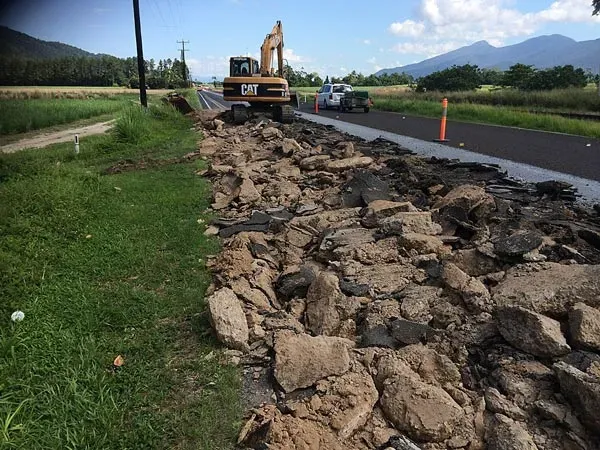 Dirt Trench for Bruce Highway Centre Line Widening | Woree, Queensland | Cheshire Contractors