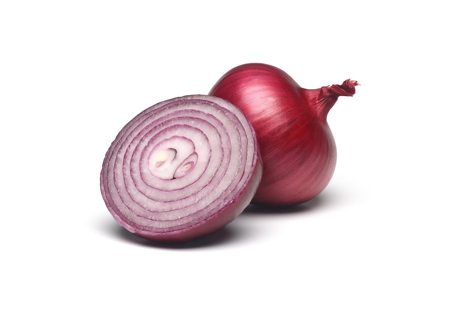 Whole red onions with deep coloured skins