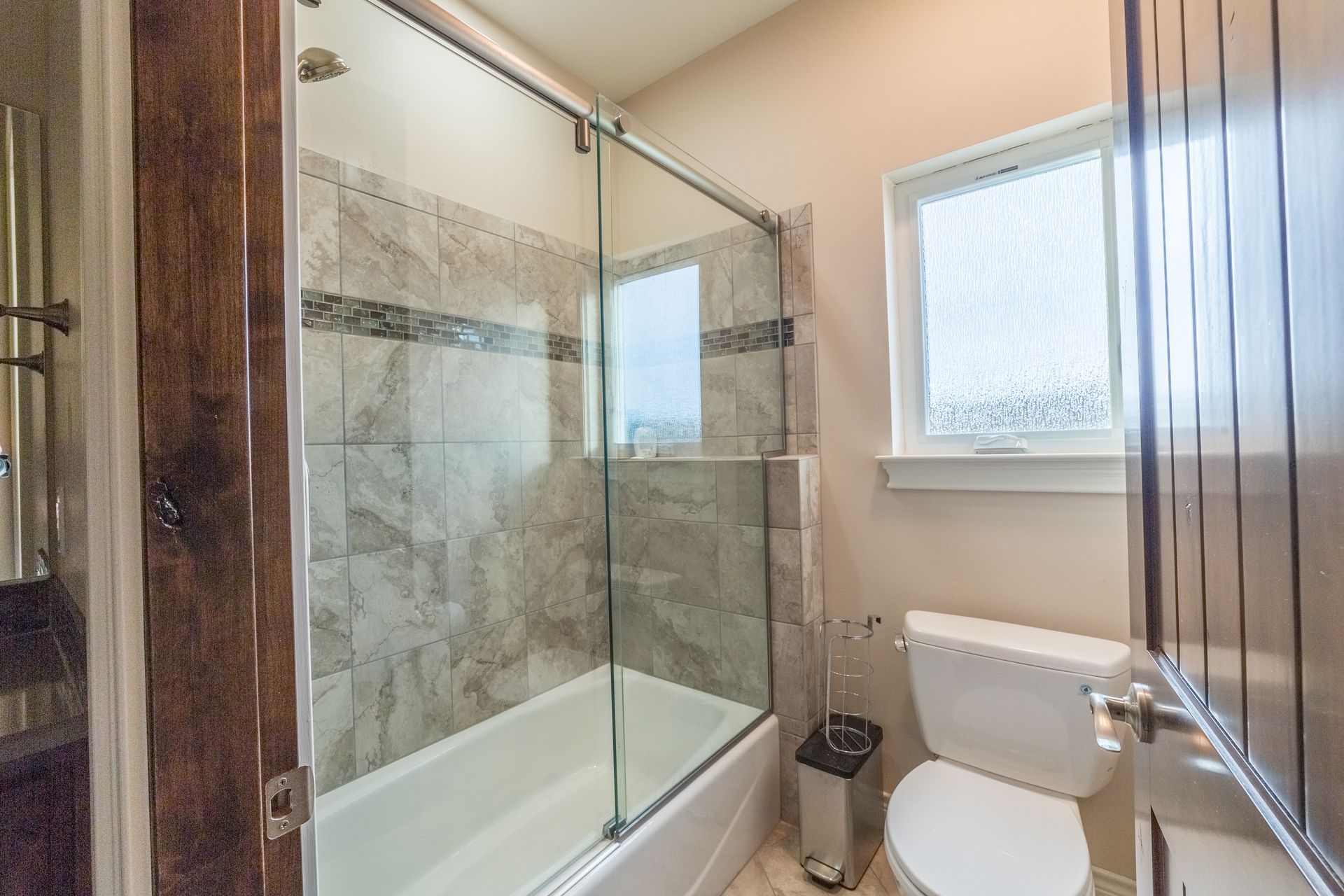 Bathroom with new shower glass and shower glass door from Sun Glass.