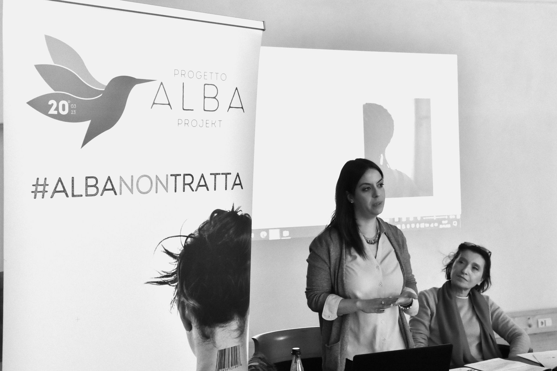 Arianna durante la conferenza di presentazione dei venti anni di Alba