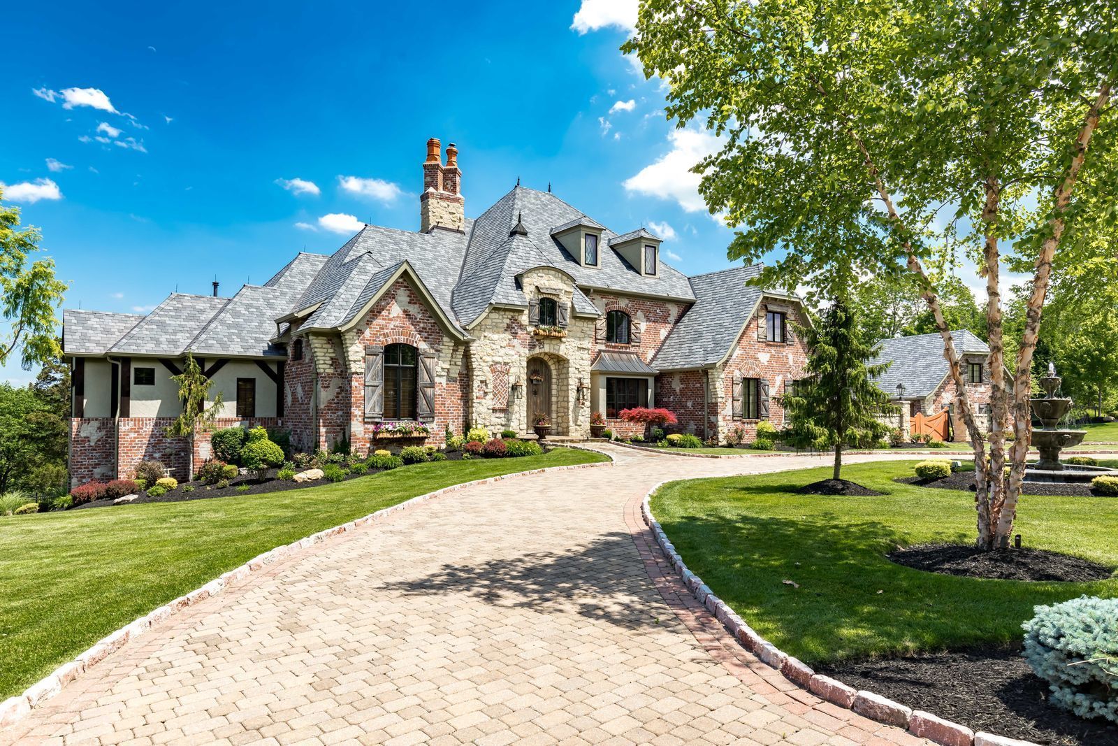 Luxury custom homes in St. Louis and Lake of the Ozarks
