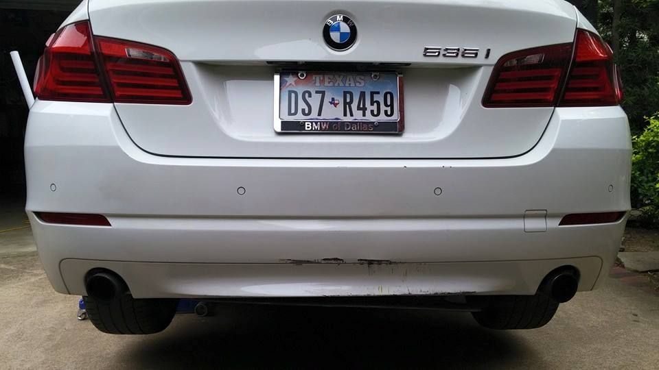 A white bmw with a license plate that says ds7 r459