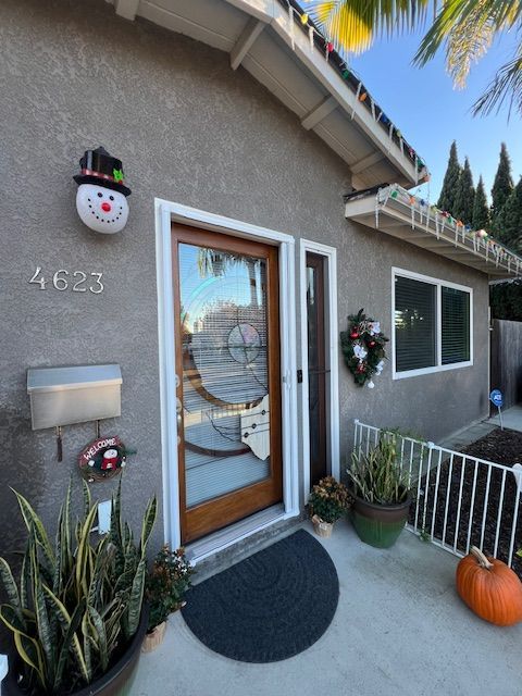House Decorated for Christmas — San Diego, CA — Budget Glass Plus