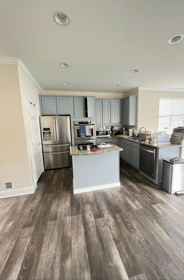 Open kitchen with island - Handyman on Demand