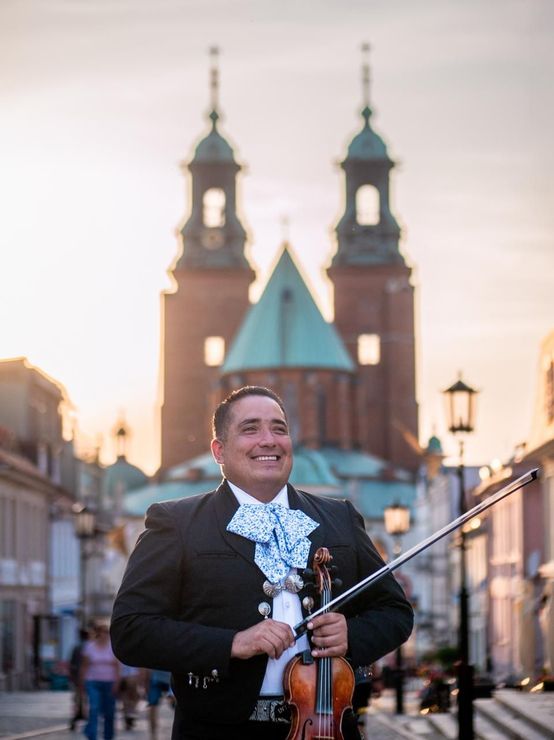 Mariachi Internacional del Real en una presentación elegante