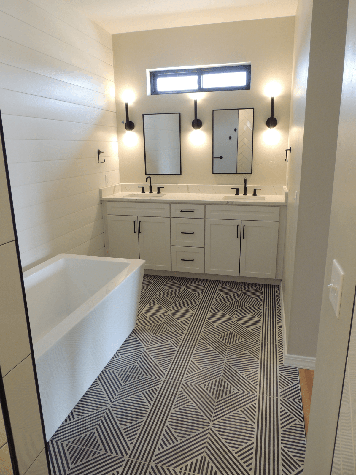 A bathroom with two sinks and a bathtub