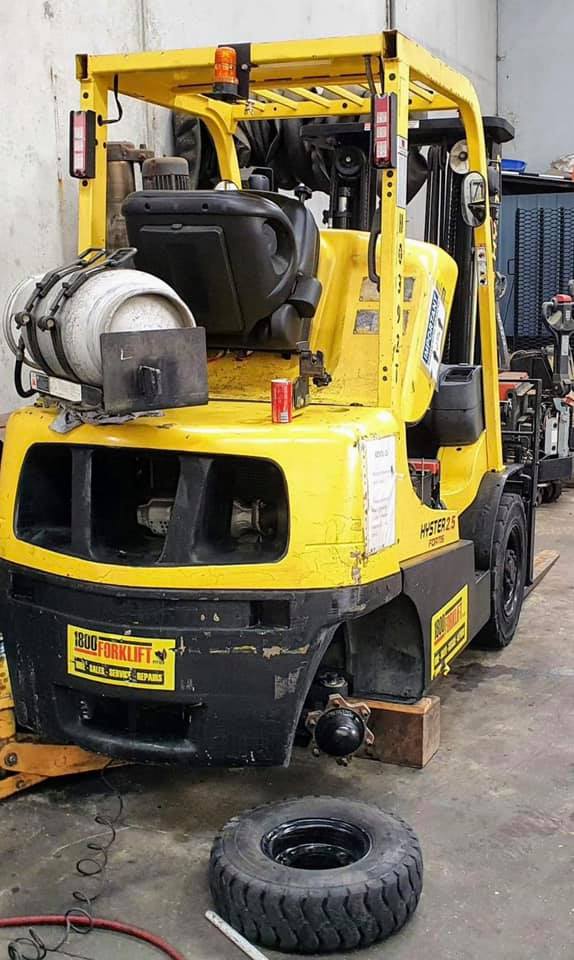1800 forklift img-16