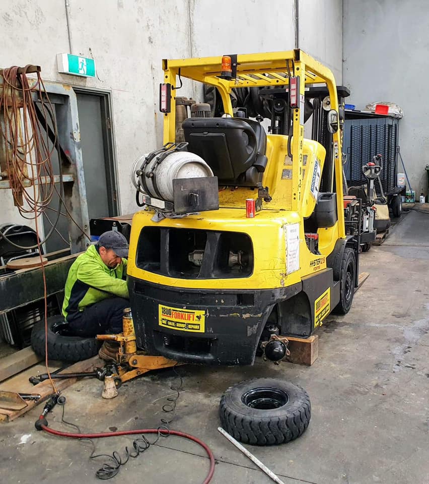 1800 forklift img-25