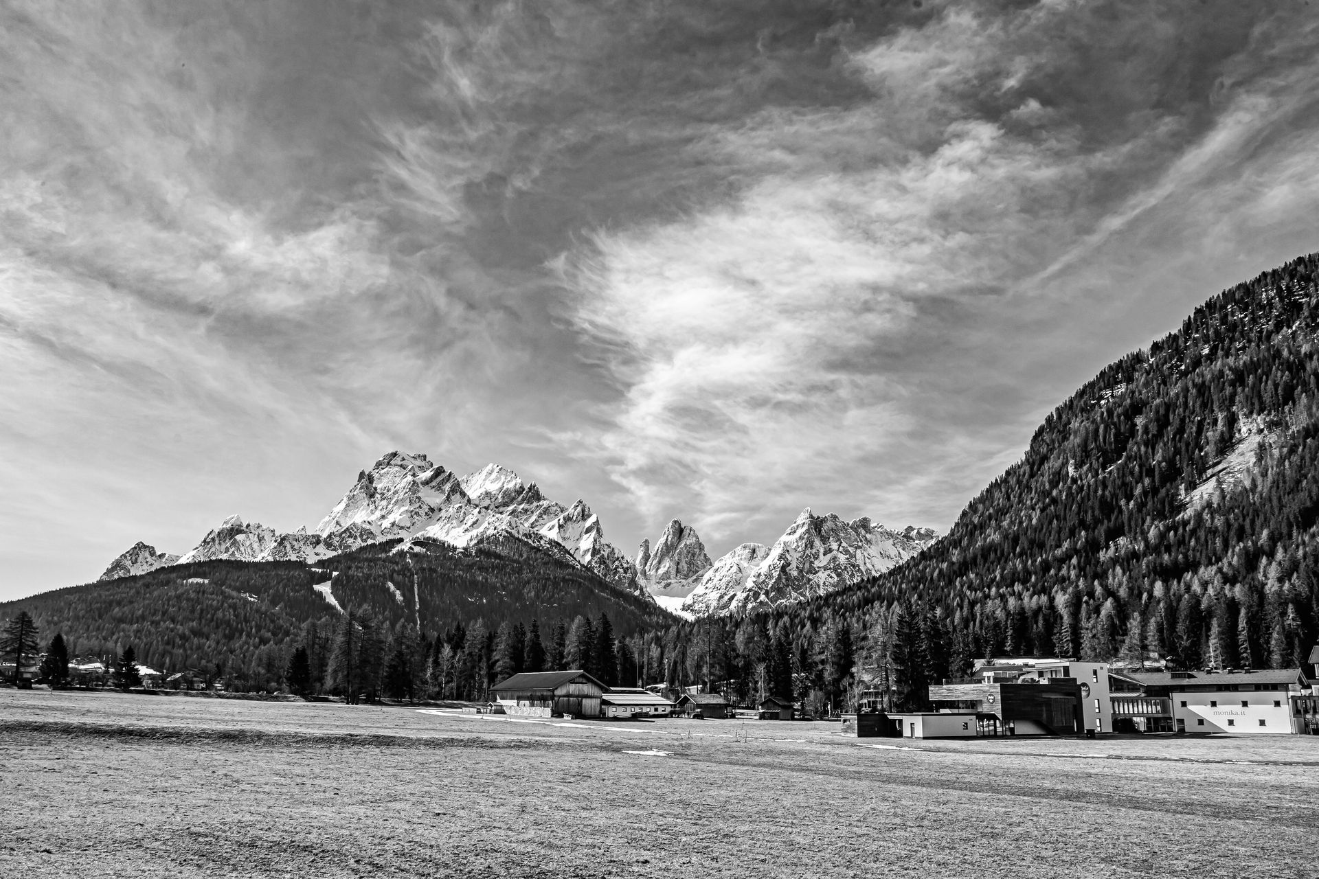 DOLOMITEN