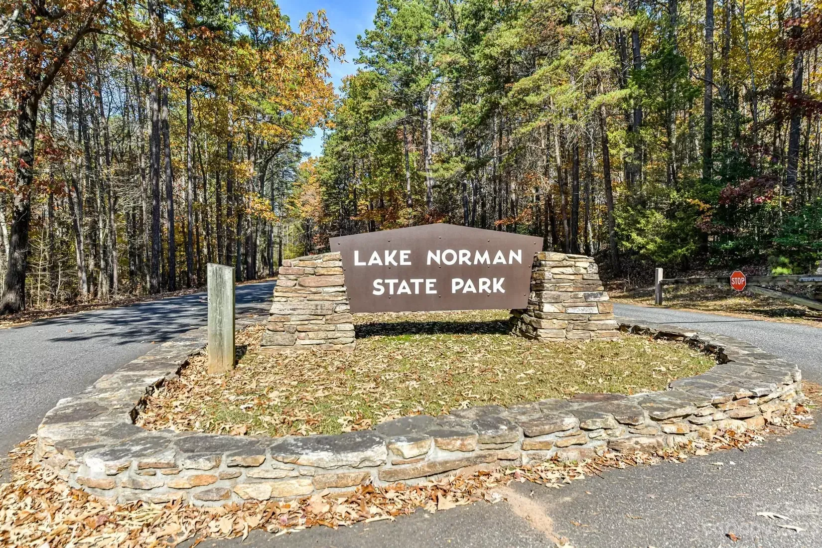 A sign that says lake norman state park on it
