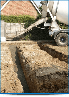 Trowel in cement