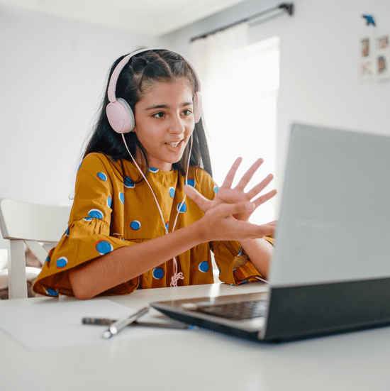 Girl Having Online School Class - Claremont, CA - Nicely Spanish