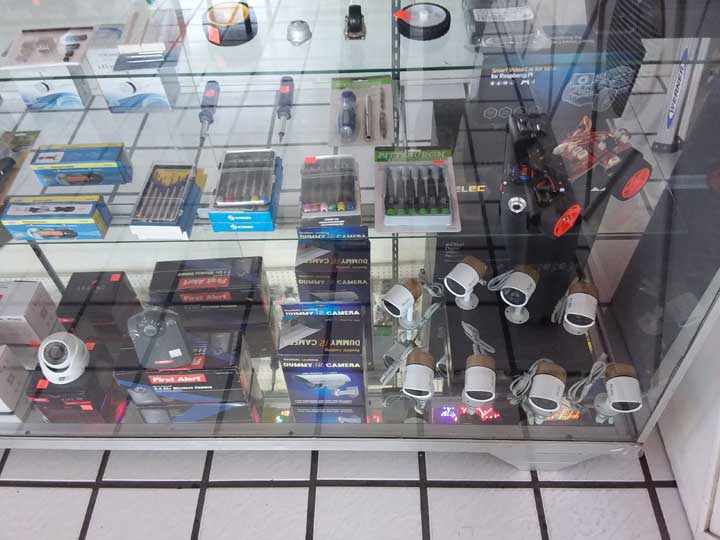 ELECTRÓNICA BAJA DE ENSENADA - plugs