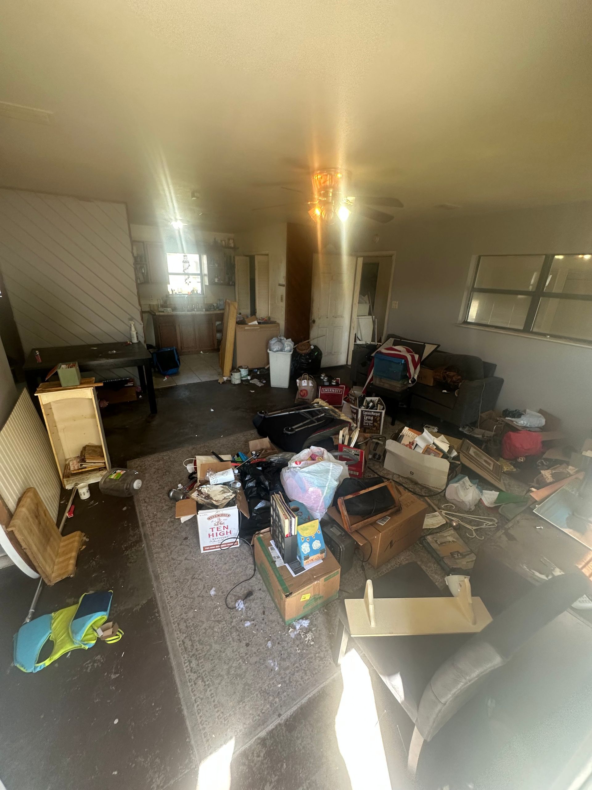 A living room filled with lots of furniture and boxes.