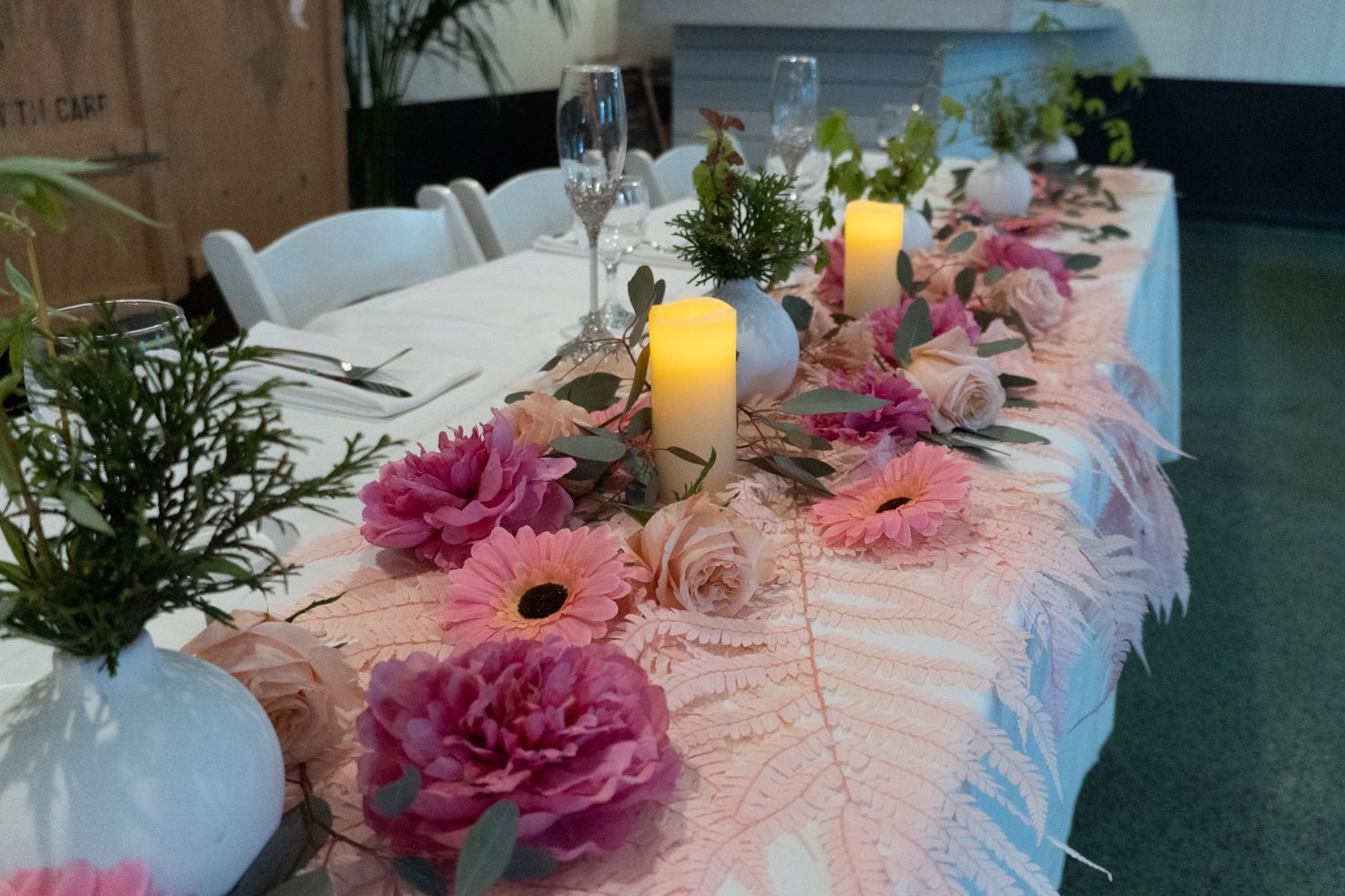 Closeup of a ornate wedding banquet table at Belleayre Lodge.