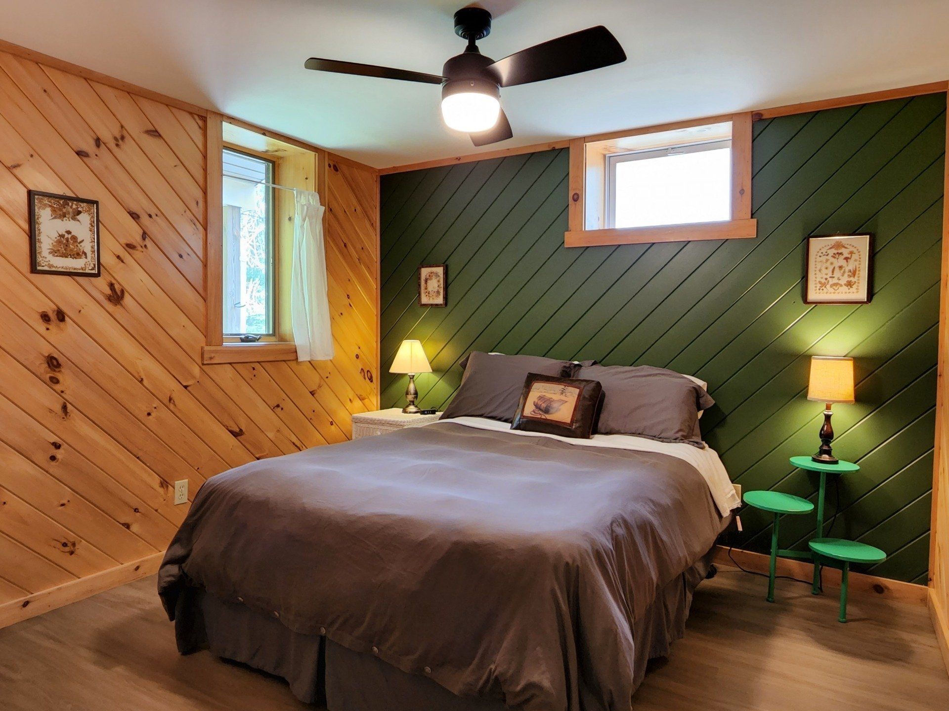 Cozy hotel-style bedroom in Cabin #5B at Belleayre lodge, queen bed, bedside lamps, and outdoor views from window.