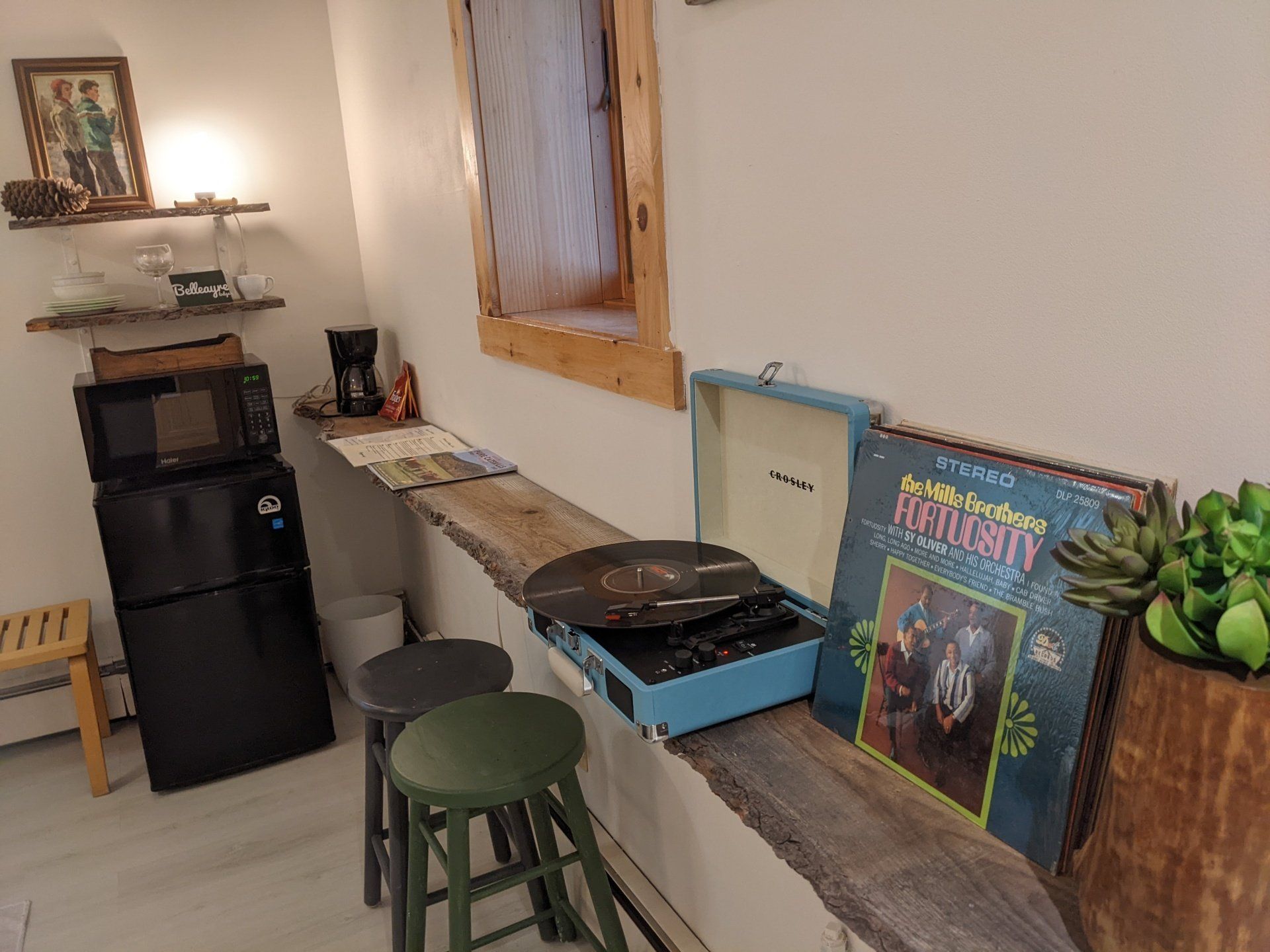 Interior shot of Cabin #8 at Belleayre Lodge, showing turntable with LP.