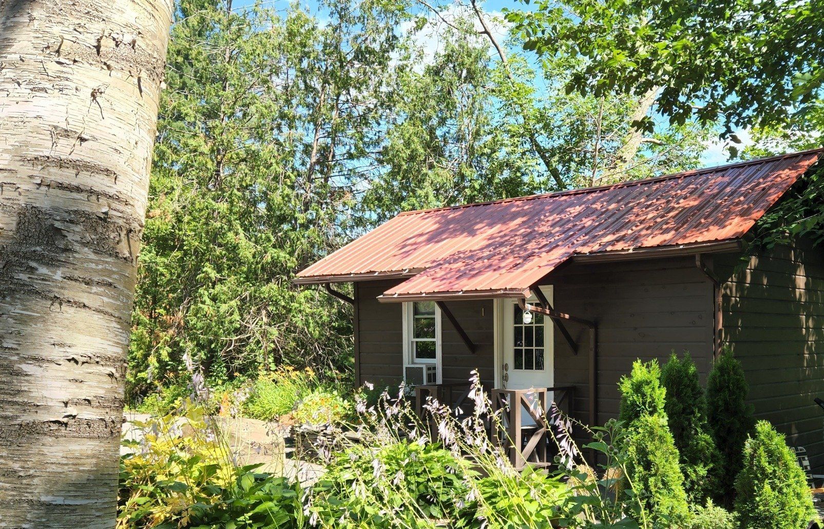 Exterior of Cabin #1 at Belleayre Lodge with beautiful foliage and landscapes.